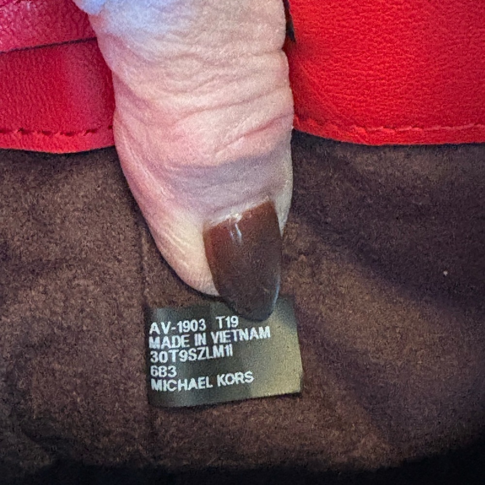 Micheal Kors Red Quilted Shoulder Bag - Picture 11 of 12